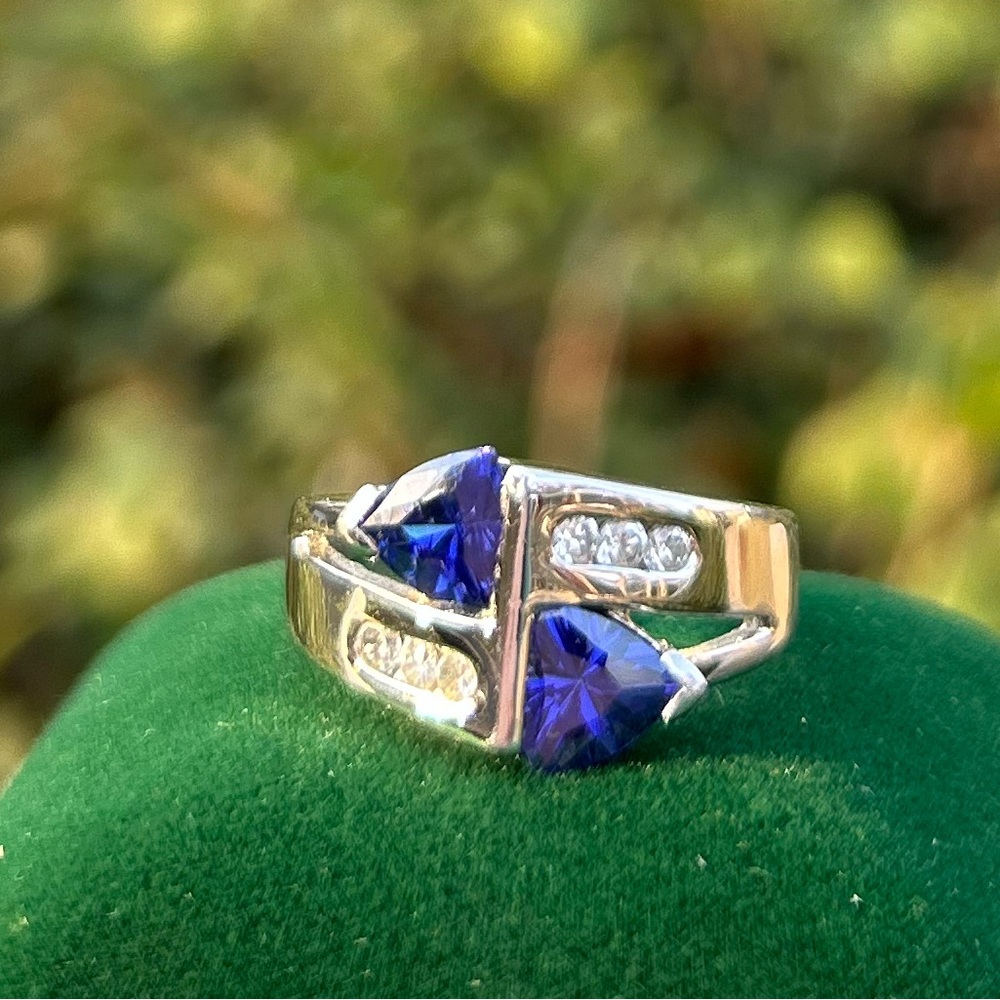 Elegant Vintage Silver Ring with purple blue stones 6.75 size